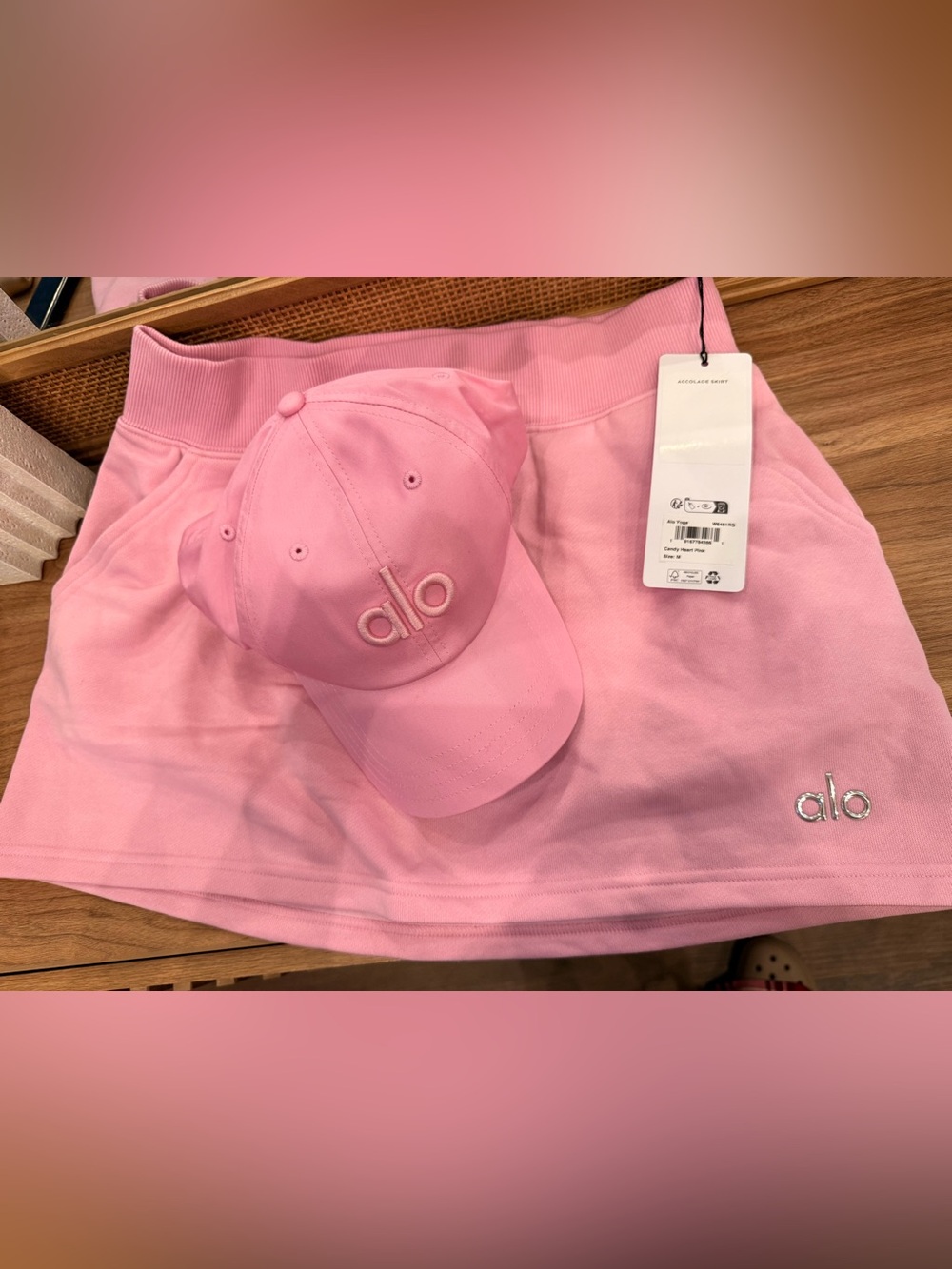 Alo Yoga Accolade Skirt in Candy Heart Pink NWT - Picture 9 of 9